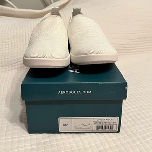Aerosoles Women's Great Neck Sneaker White Fabric Walking Shoe‎ Medium 6M